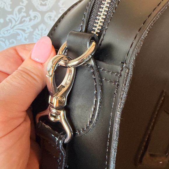 Dr. Marten’s Black Kiev Leather Large Heart Convertible Shoulder Bag Backpack - Picture 12 of 17